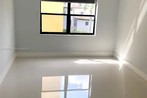 8290 Lake Dr # 409, Doral FL 33166