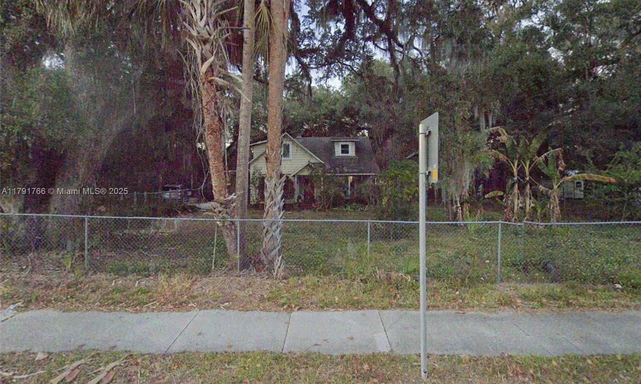 1904 East University Ave, Gainesville FL 32641