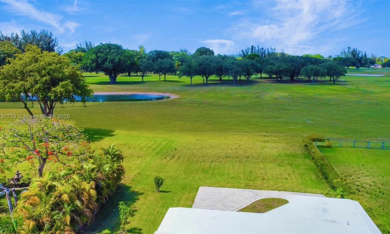 1025 Hunting Lodge Dr, Miami Springs FL 33166