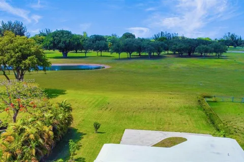 1025 Hunting Lodge Dr, Miami Springs FL 33166