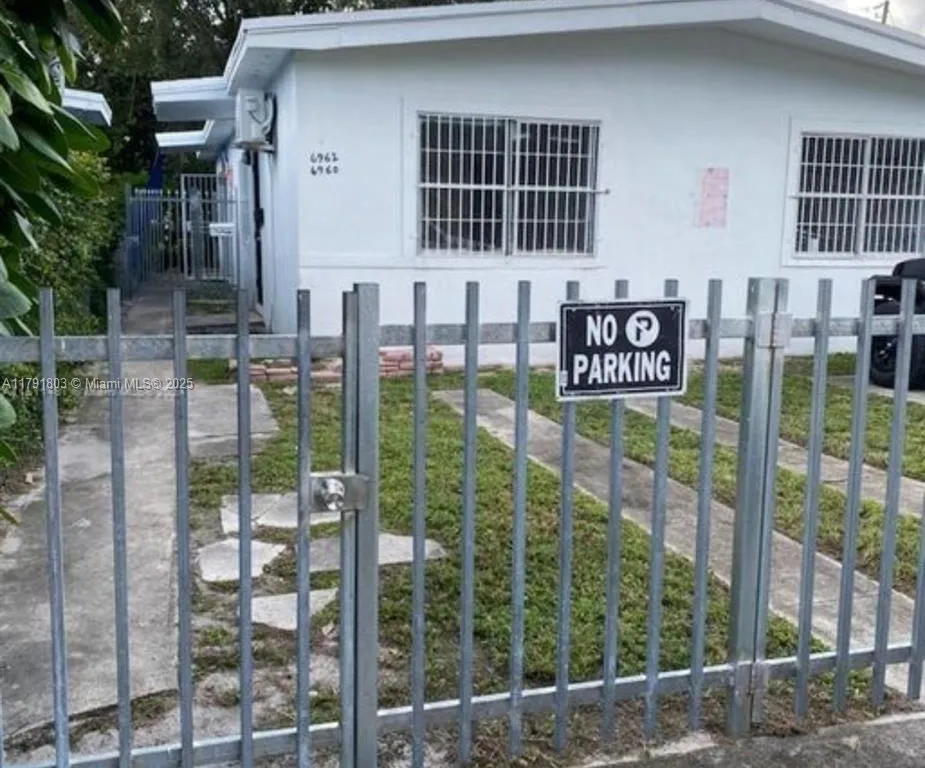 6960 NW 6th Ct # 6962, Miami FL 33150