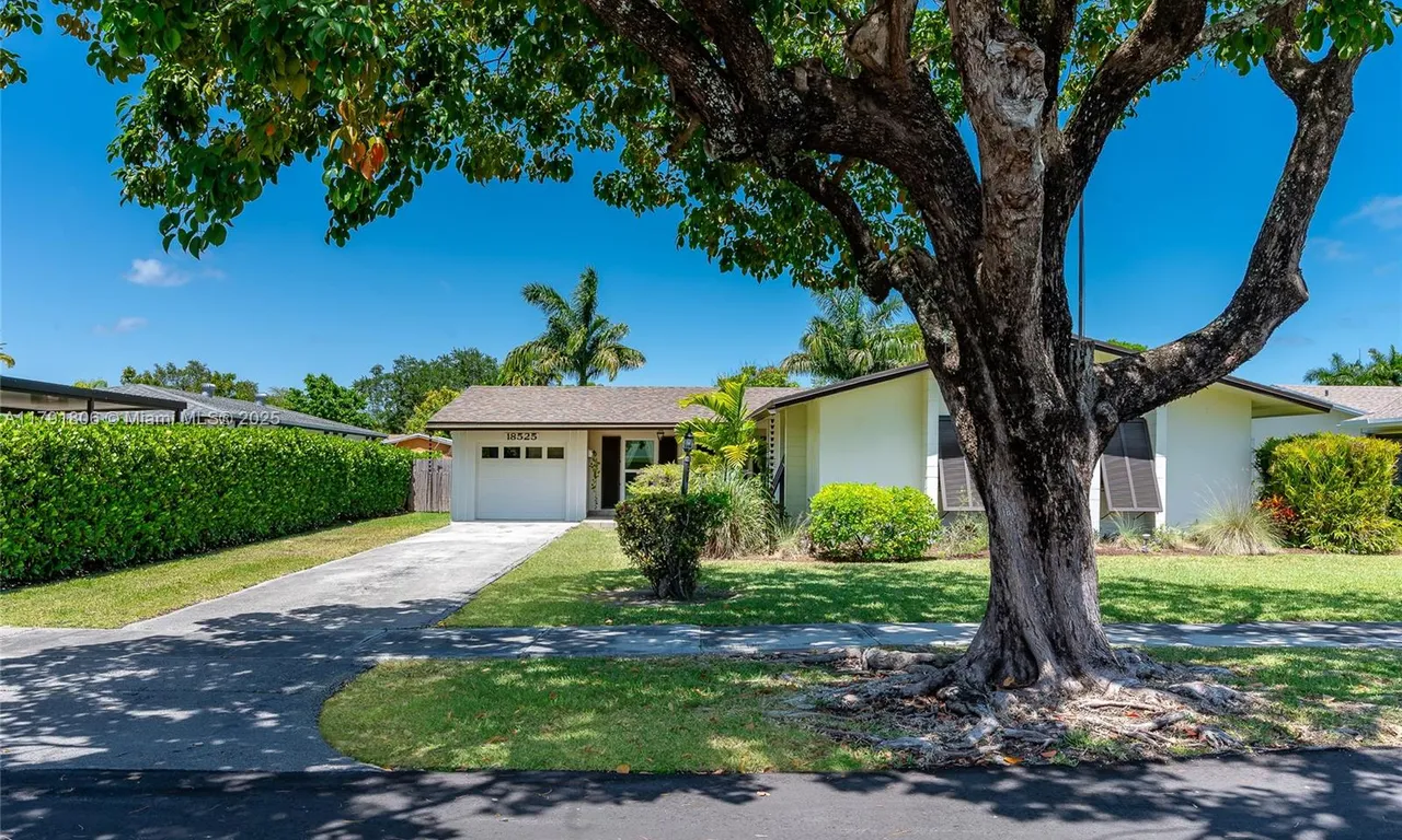 18525 SW 90th Ct, Cutler Bay FL 33157