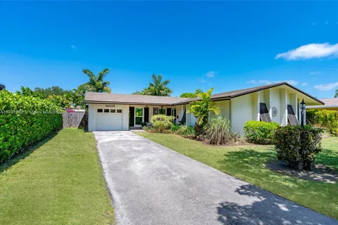 18525 SW 90th Ct, Cutler Bay FL 33157