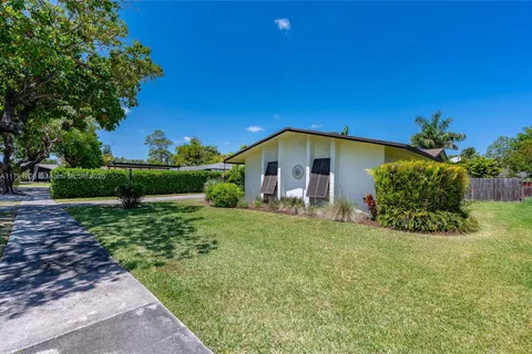 18525 SW 90th Ct, Cutler Bay FL 33157