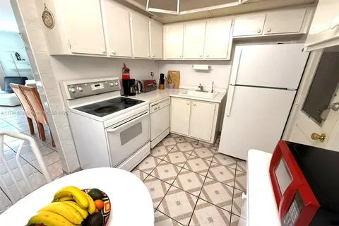 1355 NE 167th St # 302, Miami FL 33162