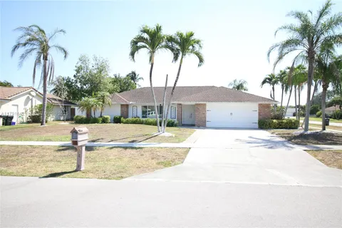990 Hickory Trl, Wellington FL 33414