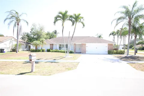 990 Hickory Trl, Wellington FL 33414