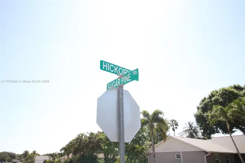 990 Hickory Trl, Wellington FL 33414