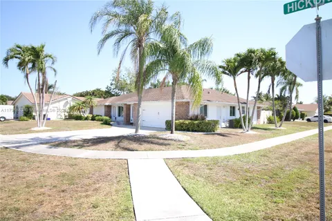 990 Hickory Trl, Wellington FL 33414