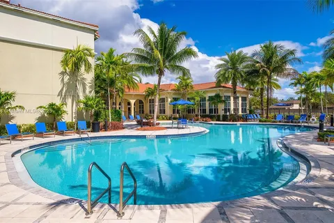 10170 SW 7th St # 201, Pembroke Pines FL 33025