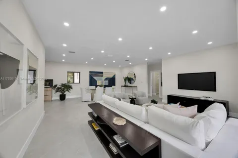 305 Fluvia Ave, Coral Gables FL 33134