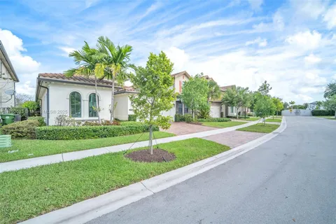 1291 SW 113th Way, Pembroke Pines FL 33025