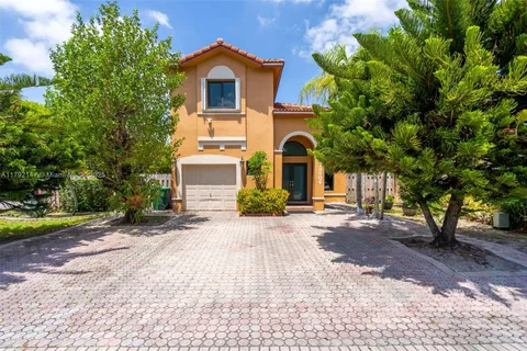 19404 NW 79th Ct, Hialeah FL 33015