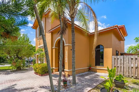 19404 NW 79th Ct, Hialeah FL 33015