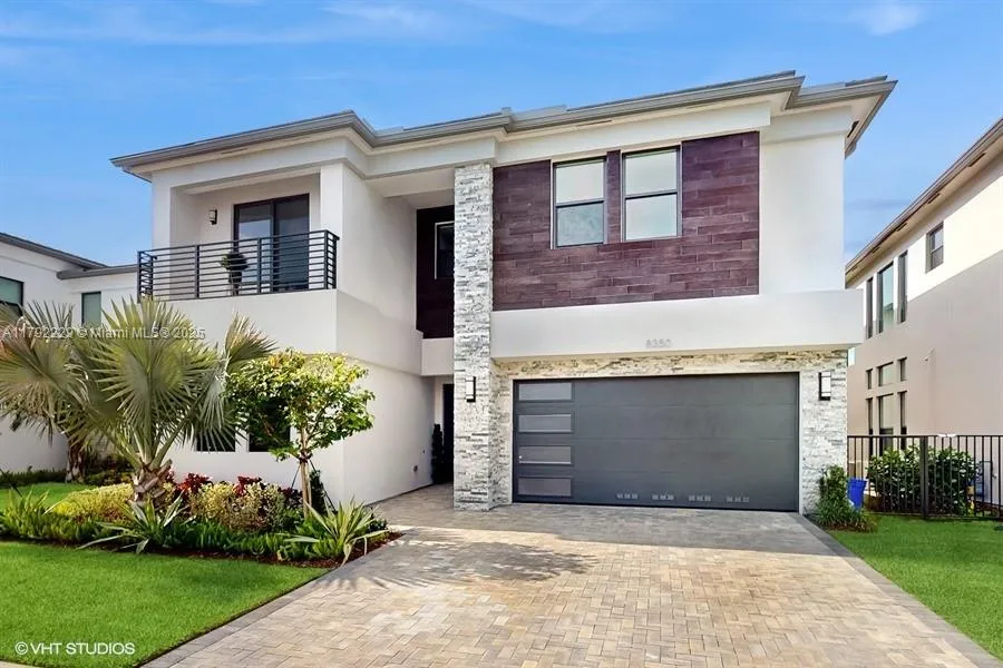 8350 Royal County Down Rd, Boca Raton FL 33434