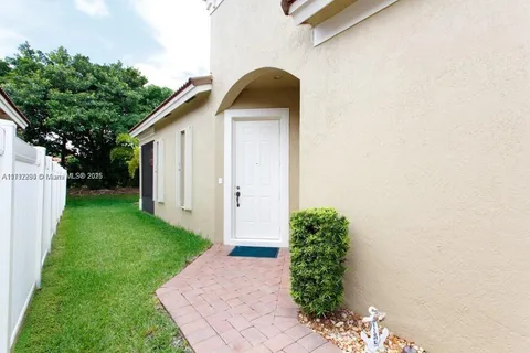1640 NE 37th Ave, Homestead FL 33033