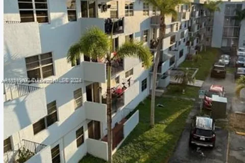 1221 SW 122nd Ave # 401, Miami FL 33184