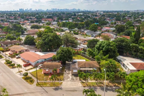 171 Curtiss Dr, Hialeah FL 33010