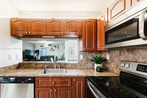 1100 N Hiatus Rd # 1100, Pembroke Pines FL 33026