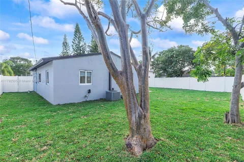 631 NE 57th St, Oakland Park FL 33334