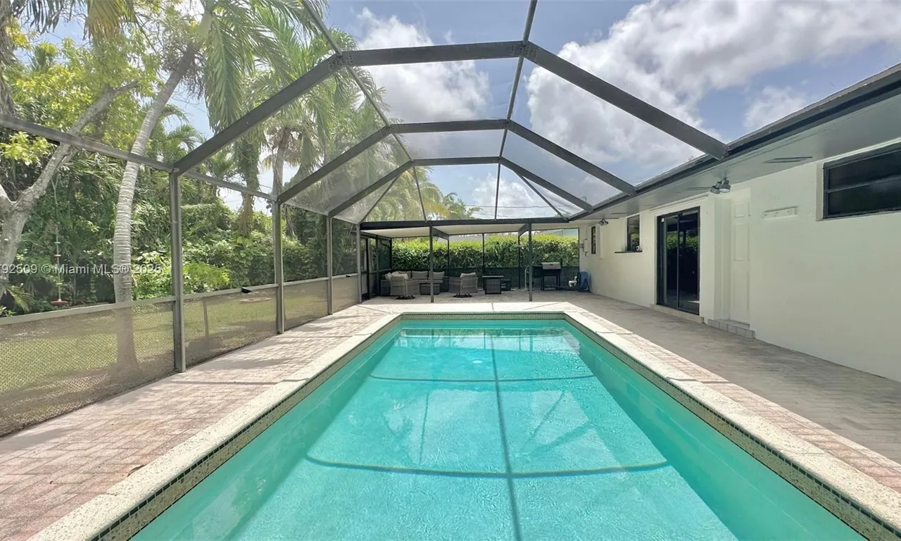 19241 SW 93rd Rd, Cutler Bay FL 33157