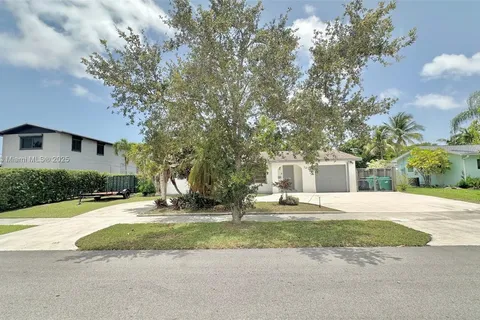 19241 SW 93rd Rd, Cutler Bay FL 33157