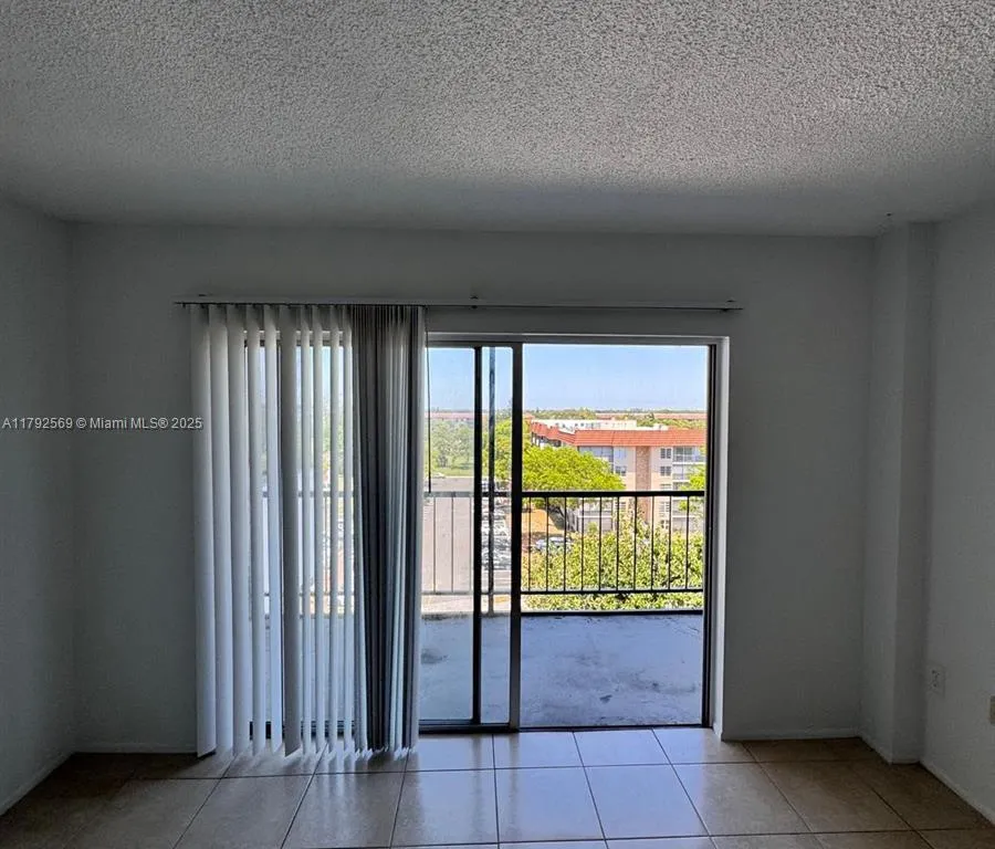 4174 INVERRARY DR # 707, Lauderhill FL 33319