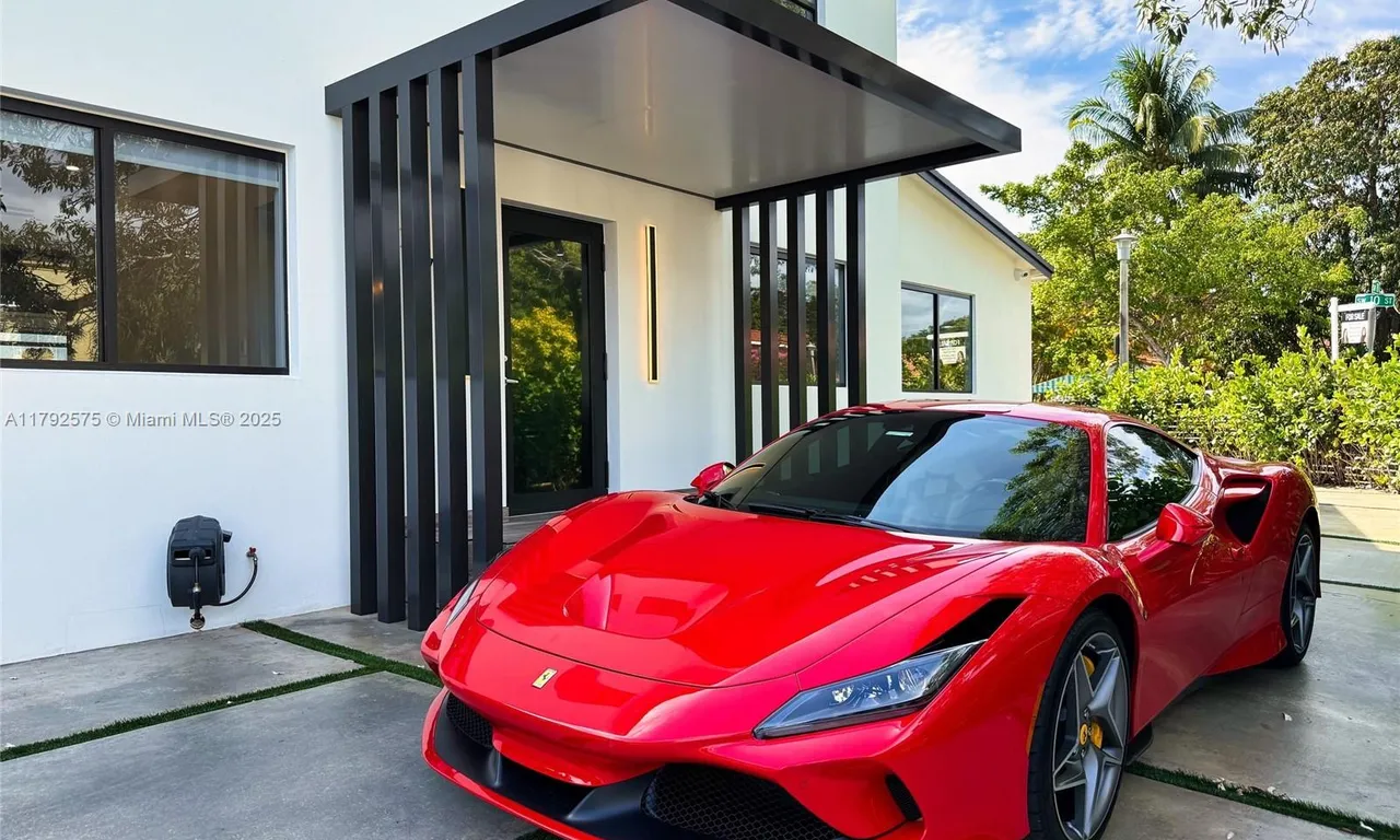 927 SW 18th Ave, Miami FL 33135