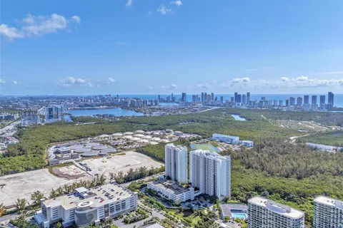14951 Royal Oaks Ln (Renovated) # 2105, North Miami FL 33181