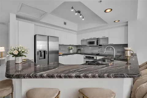 14951 Royal Oaks Ln (Renovated) # 2105, North Miami FL 33181