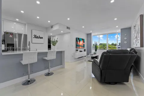 11715 SW 18th St # 304, Miami FL 33175