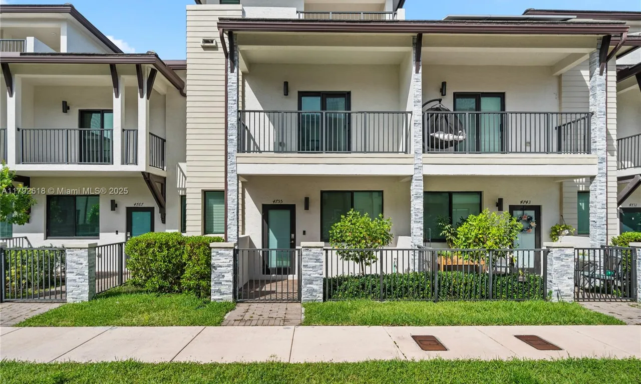 4755 NW 83rd Path, Doral FL 33166