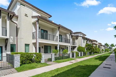 4755 NW 83rd Path, Doral FL 33166