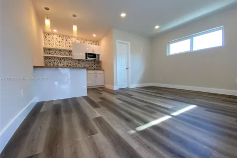 1170 NW 58th St # 1, Miami FL 33127