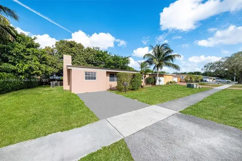 2821 N 74th Ave, Hollywood FL 33024