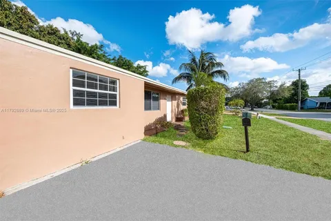 2821 N 74th Ave, Hollywood FL 33024