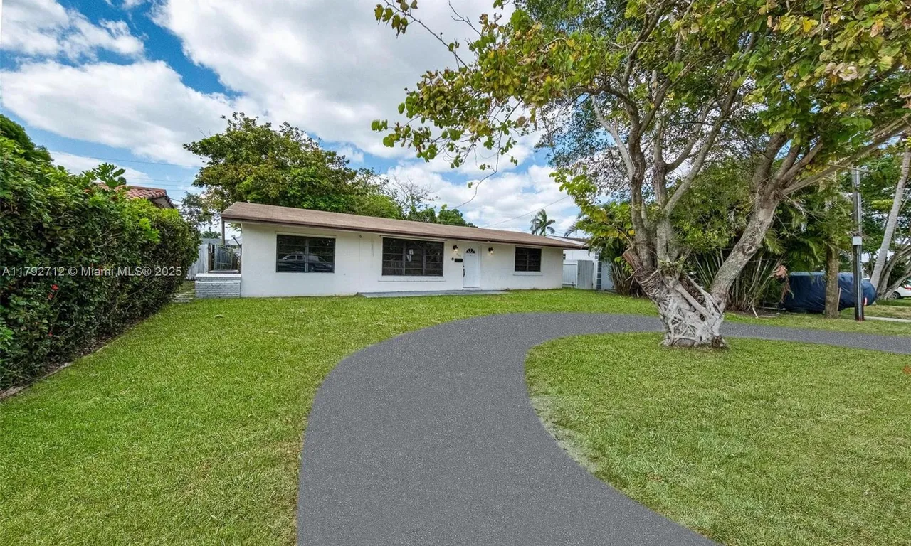 7817 NE Madeira St, Miramar FL 33023