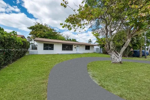 7817 NE Madeira St, Miramar FL 33023