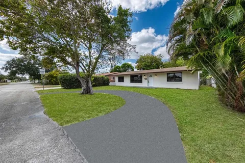 7817 NE Madeira St, Miramar FL 33023