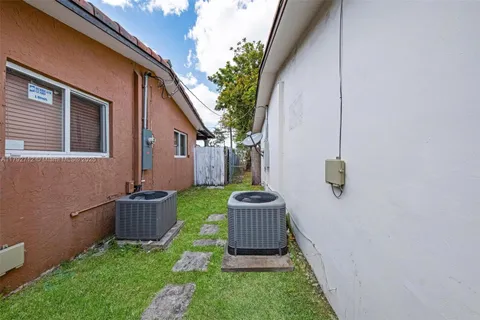 7817 NE Madeira St, Miramar FL 33023