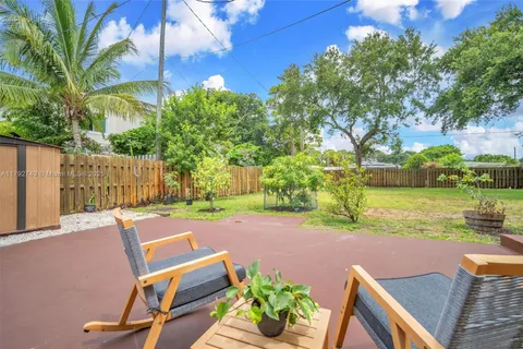 251 SW 23rd St, Fort Lauderdale FL 33315