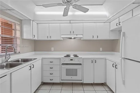 9470 Live Oak Pl # 304, Davie FL 33324