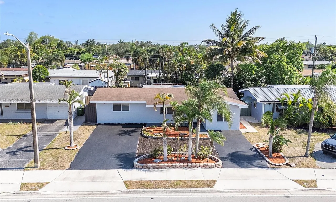 8420 Taft St, Pembroke Pines FL 33024