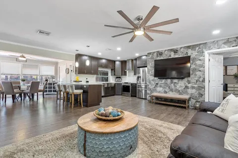 8420 Taft St, Pembroke Pines FL 33024