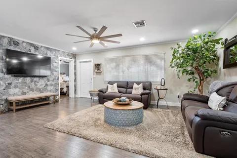 8420 Taft St, Pembroke Pines FL 33024