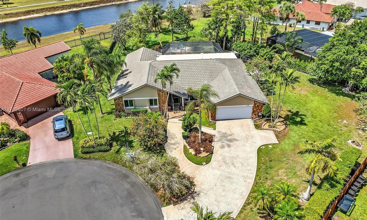 118 SW 100th Ter, Coral Springs FL 33071