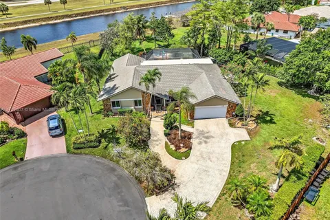 118 SW 100th Ter, Coral Springs FL 33071