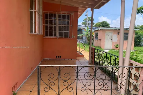 2381 SW 7th St, Miami FL 33135