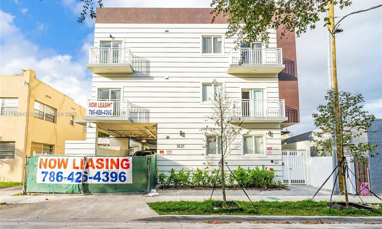 1021 NW 1st St # 301, Miami FL 33128