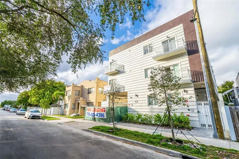 1021 NW 1st St # 301, Miami FL 33128